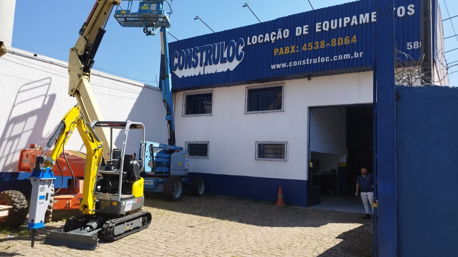 Equipamento para locação Construloc em operação
